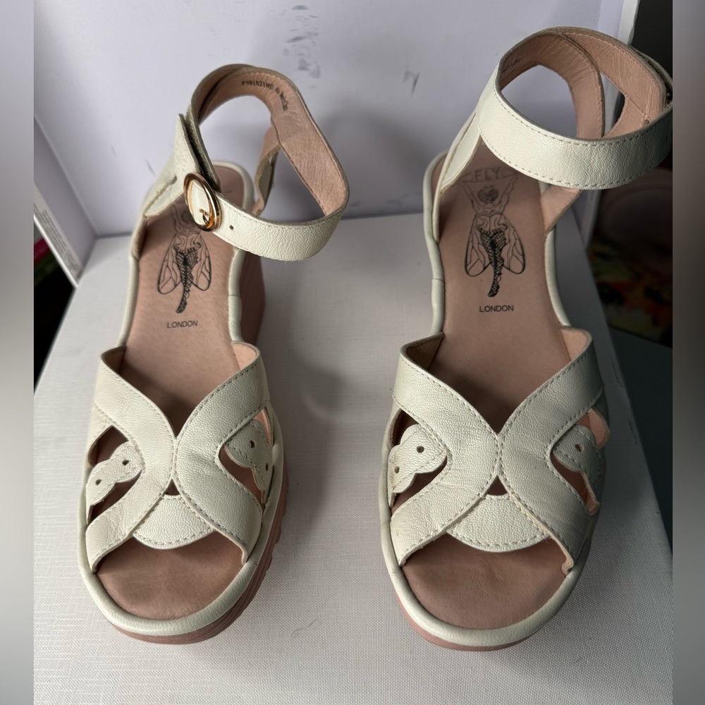 Fly London Women's Yrat021fly off-white Ankle Strap Sandals size 9